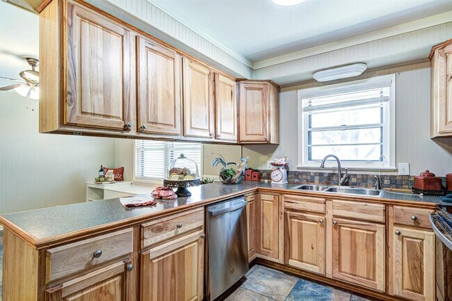 Foto del edificio - 500 Kessler Blvd