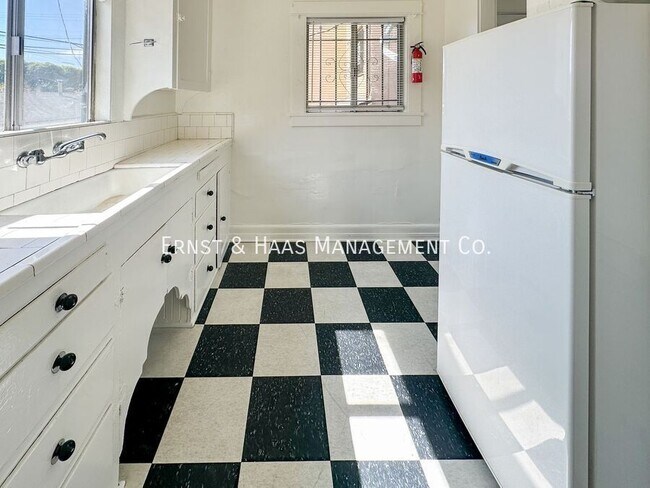 Foto del edificio - 1618 E 4th St