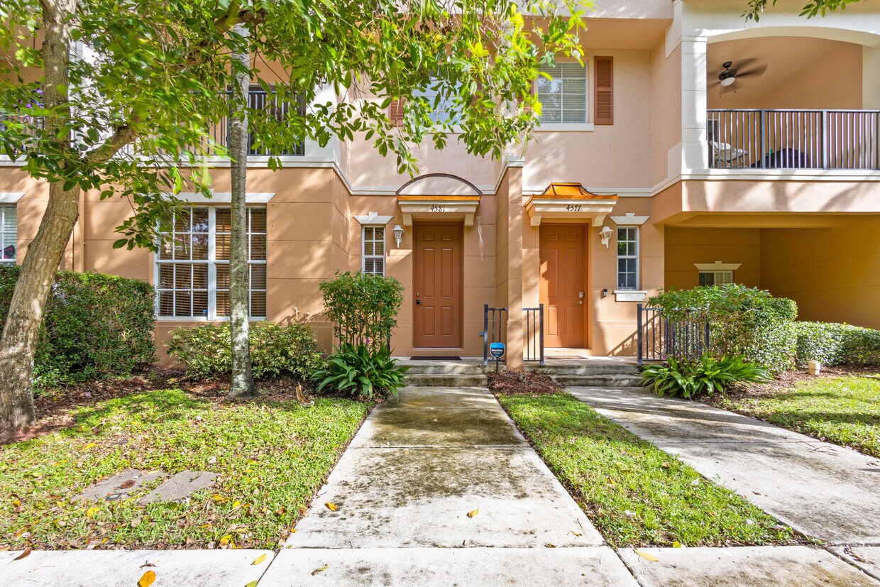 4581 Danson Way, Delray Beach, FL 33445 Townhome Rentals in Delray