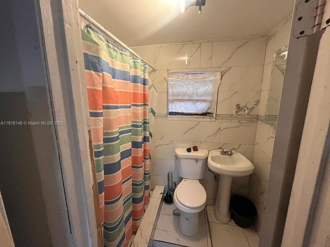 Foto del edificio - 430 NW 121st St