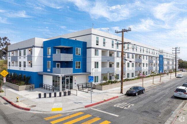 Primary Photo - Luxurious Apartments - 3 Bedroom, 2 Bedroom and 1 Bedroom units available!