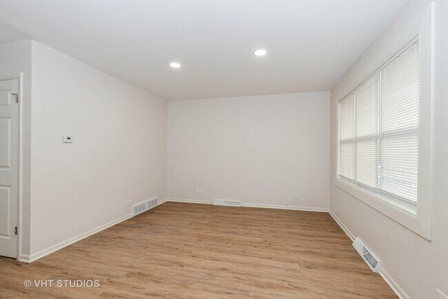 Foto del edificio - 9433 S Burnside Ave