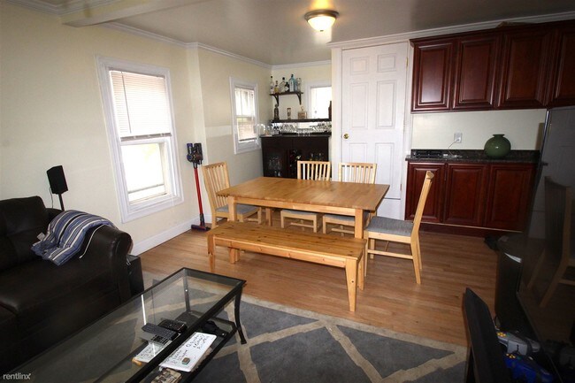 Building Photo - 6 br, 3 bath  - 335 S Division St Apt 2 #2