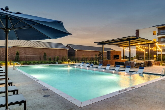 Foto del edificio - 4465 S Preston Rd