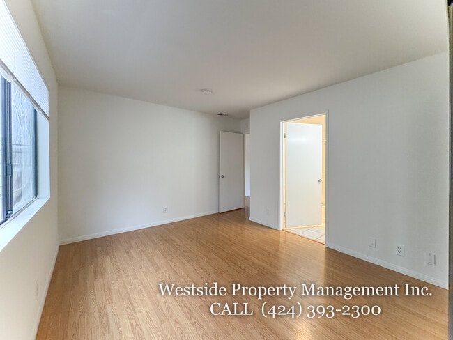 Foto del edificio - 2488-2490 Purdue Avenue