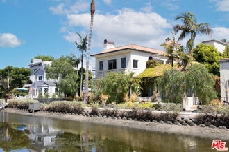 Building Photo - 420 Carroll Canal