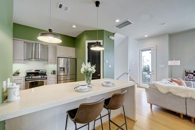 Foto del edificio - 5715 Larkin St