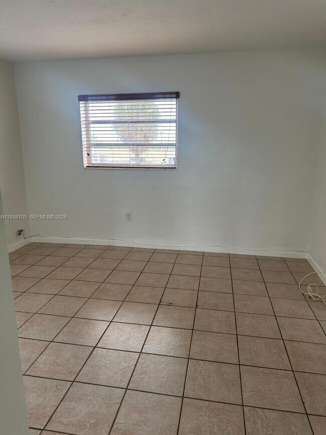 Building Photo - 1280 W 54th St