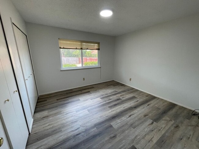 Building Photo - 8704 Black Oak St