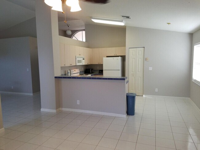 Foto del edificio - 4070 Laurelwood Ln