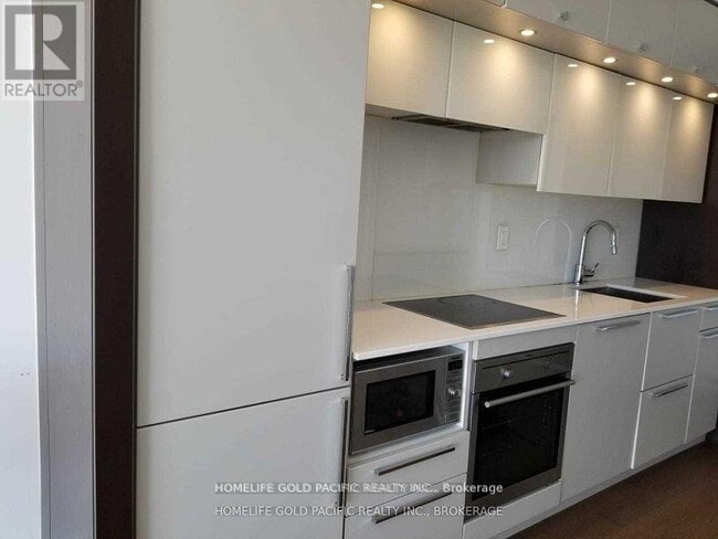 Building Photo - 15-1715 Grenville St