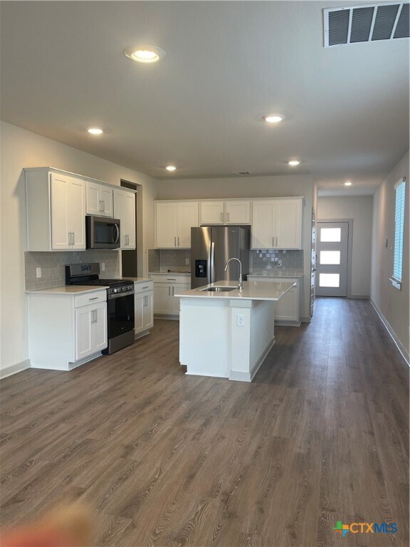 Building Photo - 325 New Hampton Wy