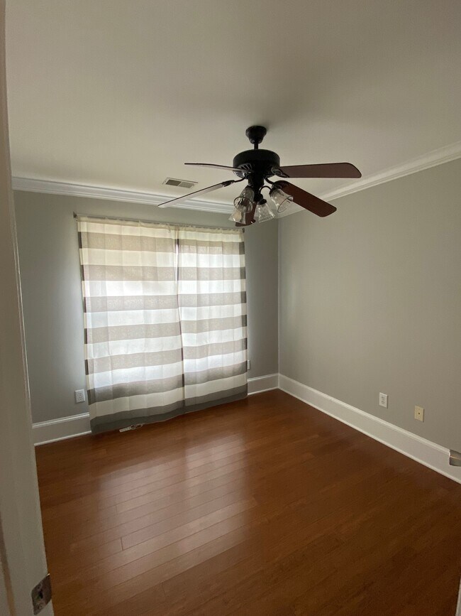Foto del edificio - 420 Wood Ln