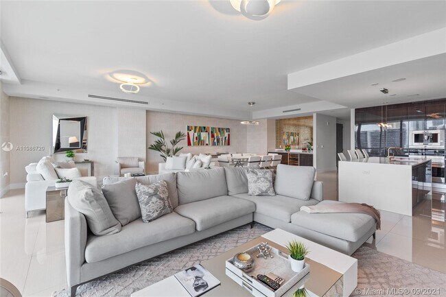 Foto del edificio - 3300 NE 188th St