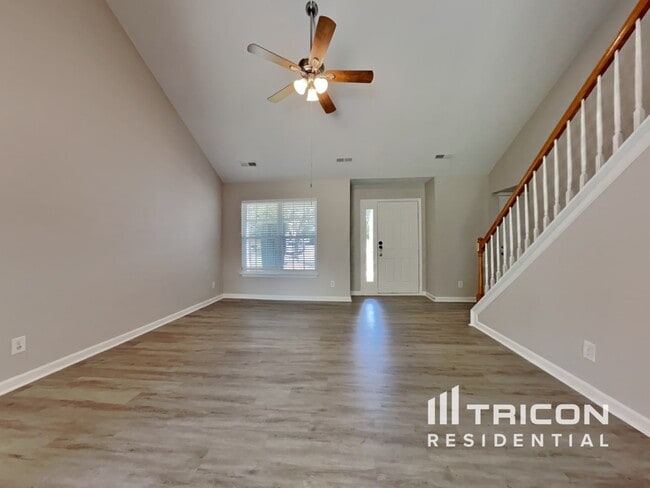 Building Photo - 827 Peachtree Meadows Cir