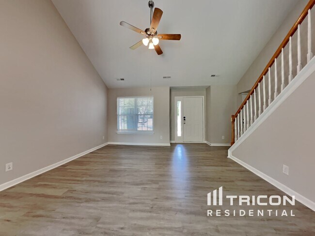 Foto del edificio - 827 Peachtree Meadows Cir