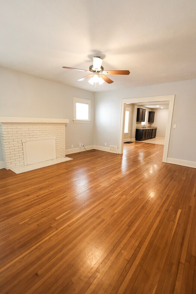 Foto del edificio - 1351 E Cherry St