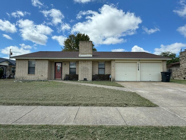 Building Photo - 3 bedroom 2 bath Refreshed