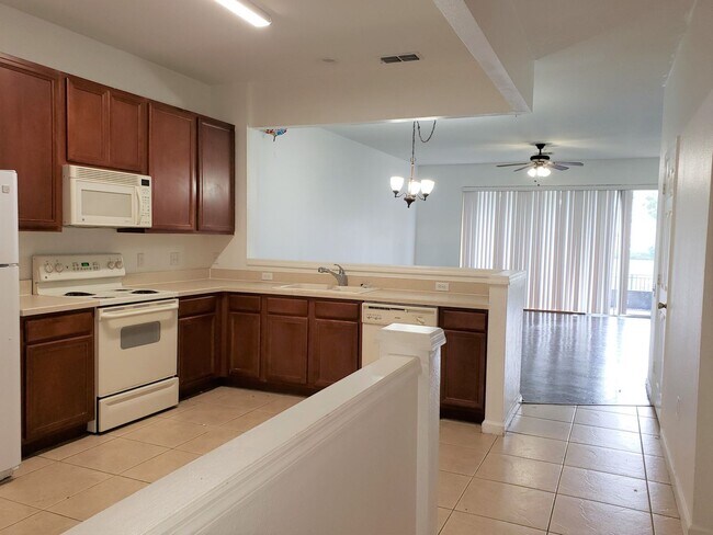 Foto del edificio - 2-story Spacious Townhome - Gated Communit...
