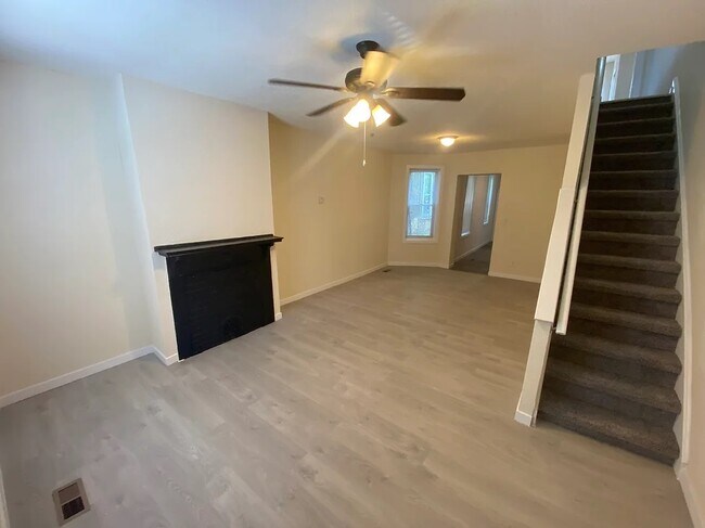 Foto del edificio - 5213 Upland St