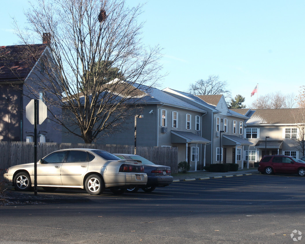 Foto del edificio - Birchwood Village Apartments