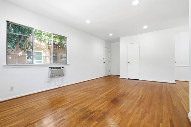Building Photo - 14531 Dickens St