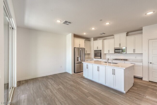 Building Photo - 2555 Hampton Rd