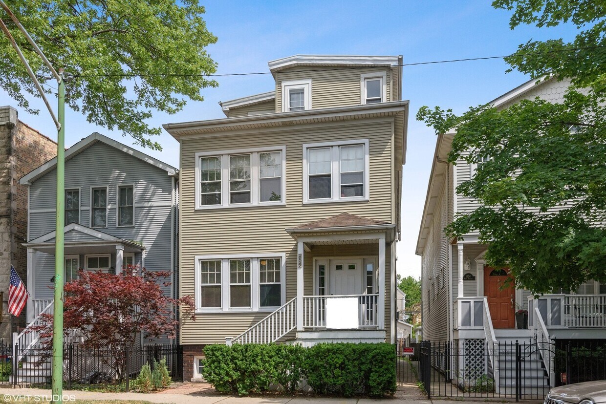 Foto principal - 1652 W Nelson St