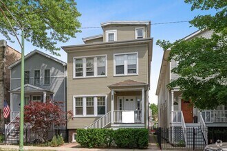 Building Photo - 1652 W Nelson St