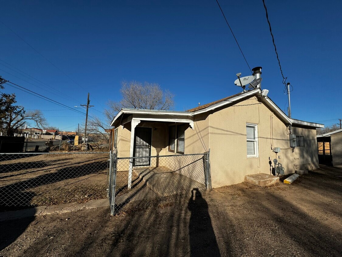 Primary Photo - 605 Griegos Rd NW