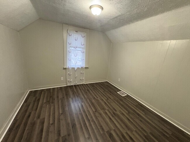 Foto del edificio - 526 Paine Ave