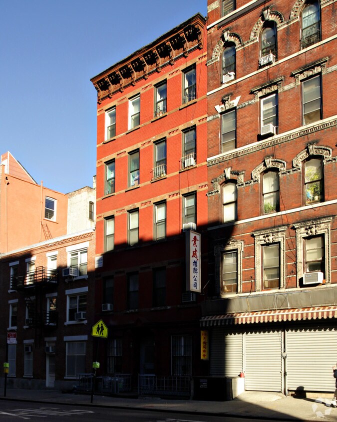 Building Photo - 75 Madison St