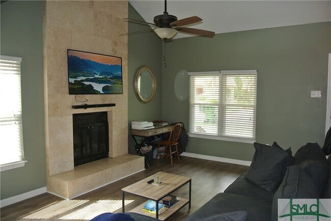 Building Photo - 138 Holland Park Cir
