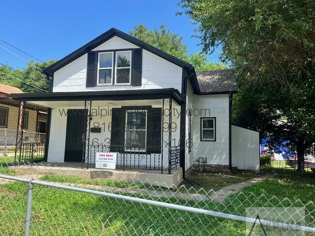 Building Photo - Updated NE Home!