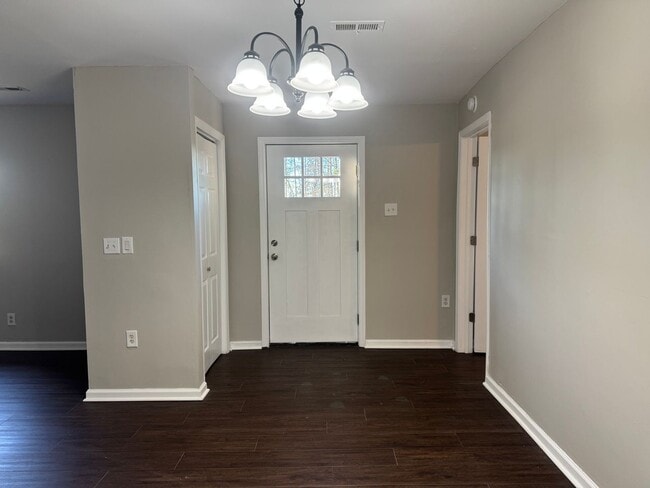 Building Photo - Cozy rural home