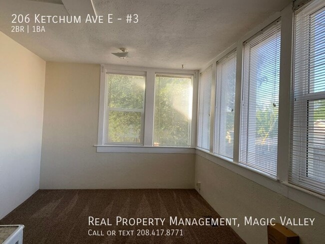 Foto del edificio - 206 Ketchum St E