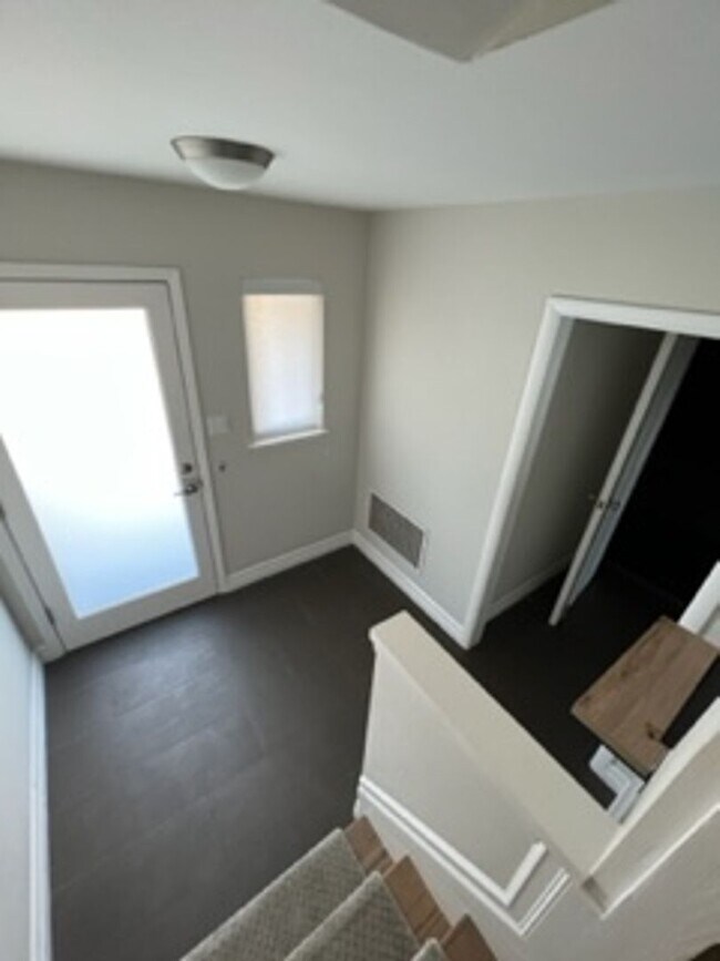 Building Photo - UNLEASH URBAN LUXURY: BERNAL HEIGHTS SUNNY...