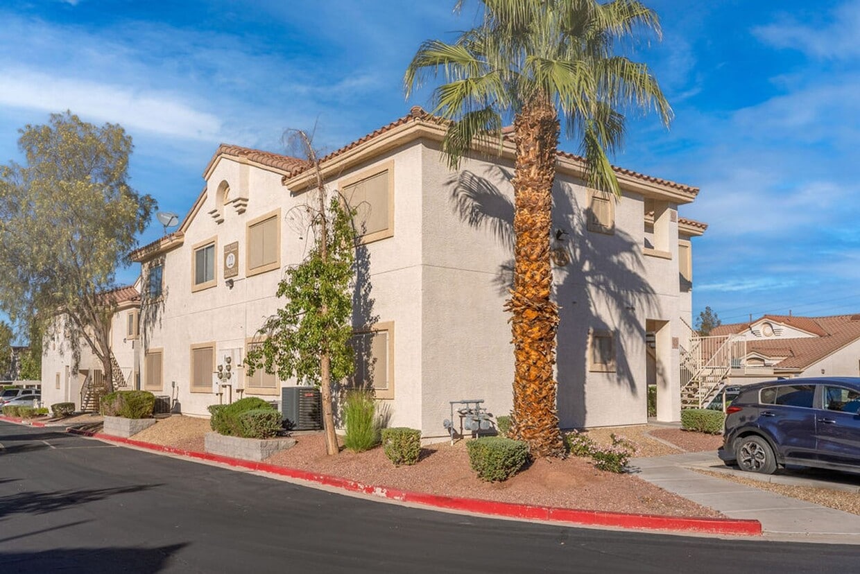 Foto principal - 855 N Stephanie St