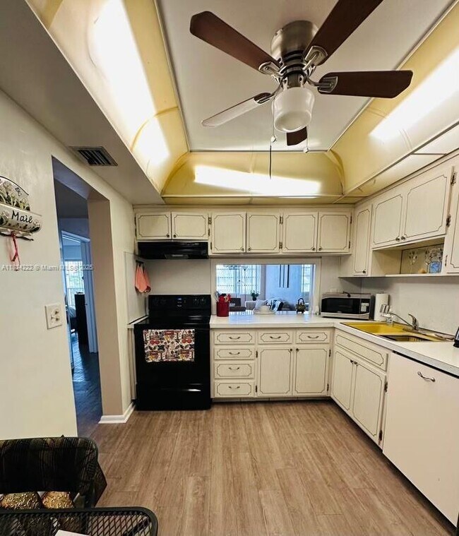 Foto del edificio - 330 SE 2nd St