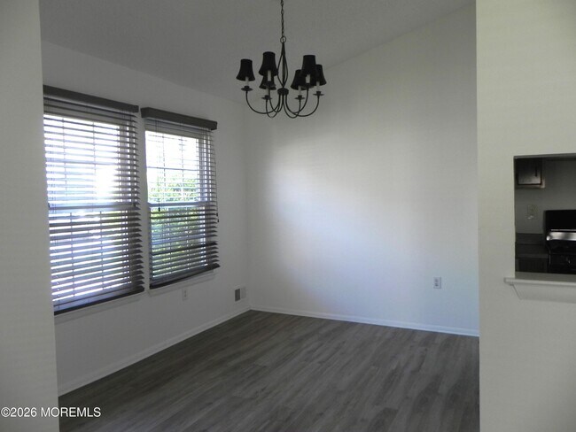 Building Photo - 138 Aster Ct