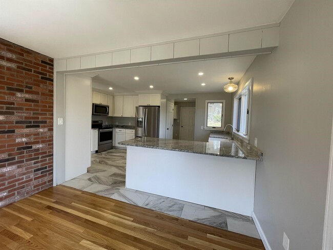 Foto del edificio - 110 Fox Farm Rd