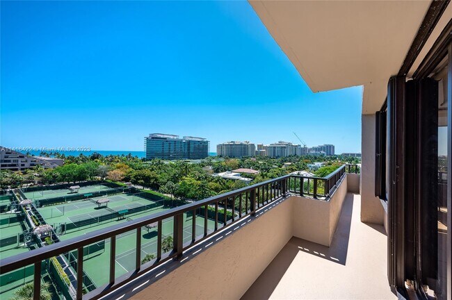Foto del edificio - 151 Crandon Blvd