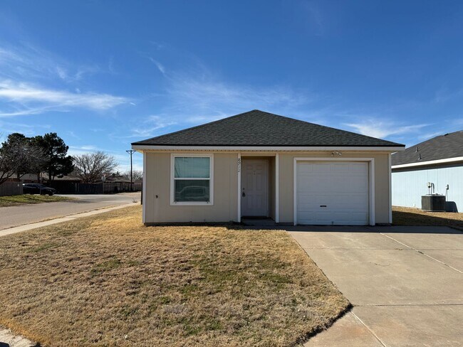 Foto del edificio - $500 off first full Months Rent. Three Bed...