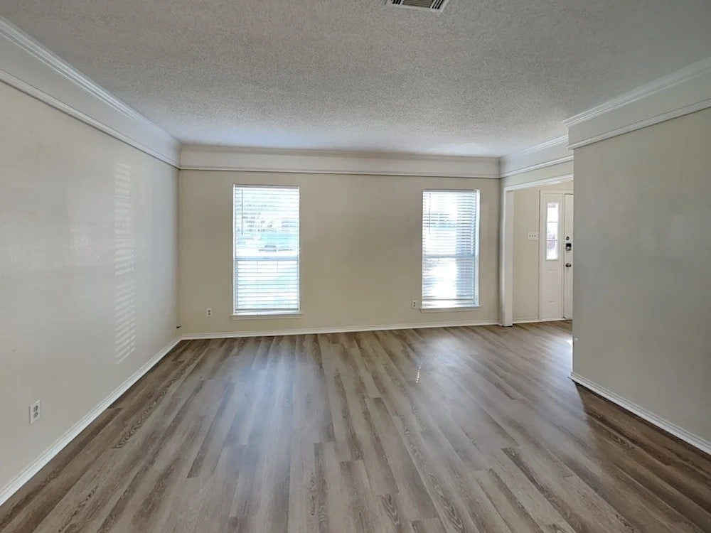 Foto principal - 853 15th St NE