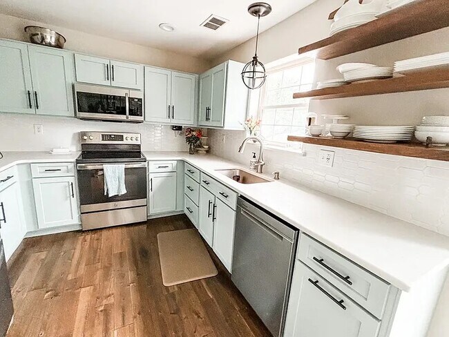 Foto del edificio - 418 Carpenters Cove Ln