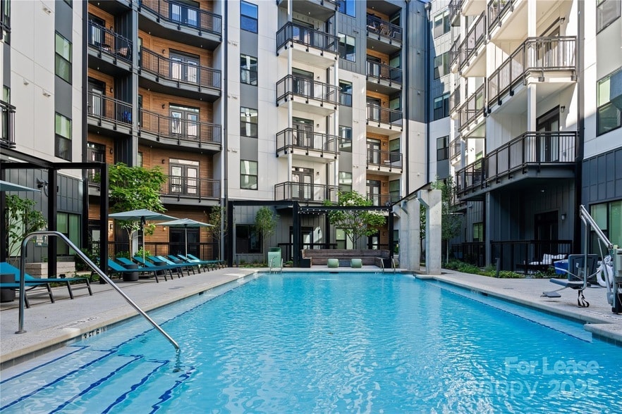 Primary Photo - 110 Razades Wy