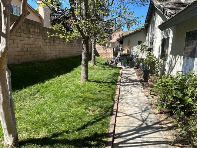 Building Photo - 3685 Canyon Terrace Dr