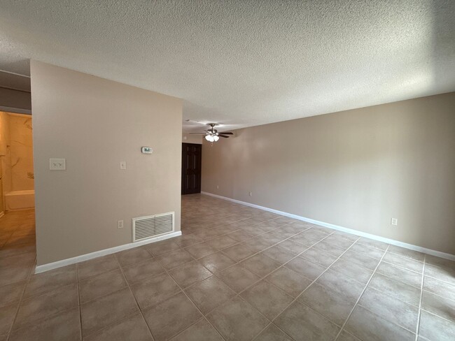 Building Photo - JCR1 - 2040 All Units