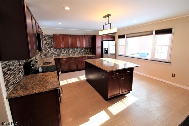 Building Photo - 18 Cross St