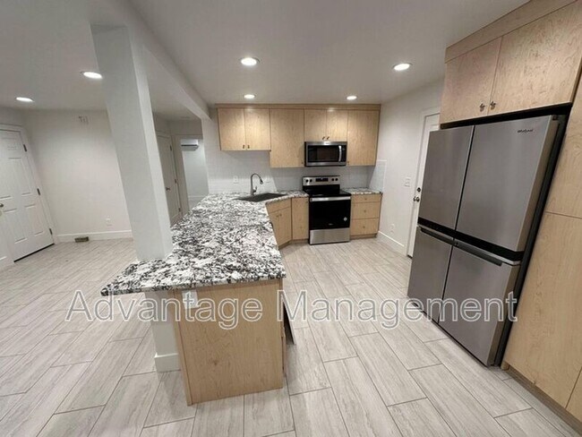 Foto del edificio - 469 E Elm St